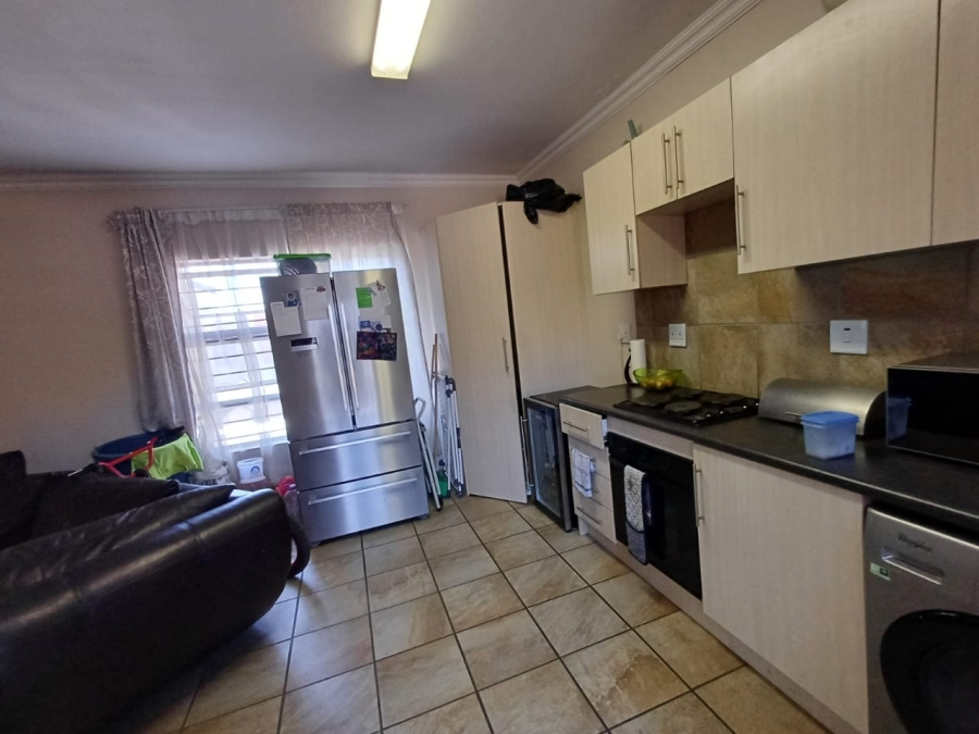 2 Bedroom Property for Sale in Gateway Manor North West